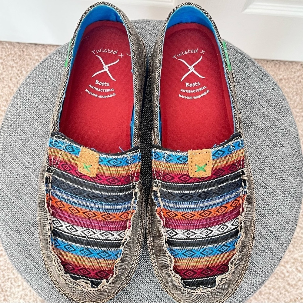 Twisted X eco Slip Ons Loafers Native Print Multi Color Tagged 6.5M *Fit like 7* - Picture 3 of 8